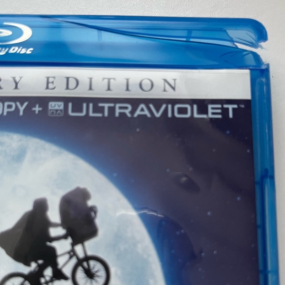 E.T. The Extra-Terrestrial Anniversary Edition Blu-ray Disc - Picture 3 of 10
